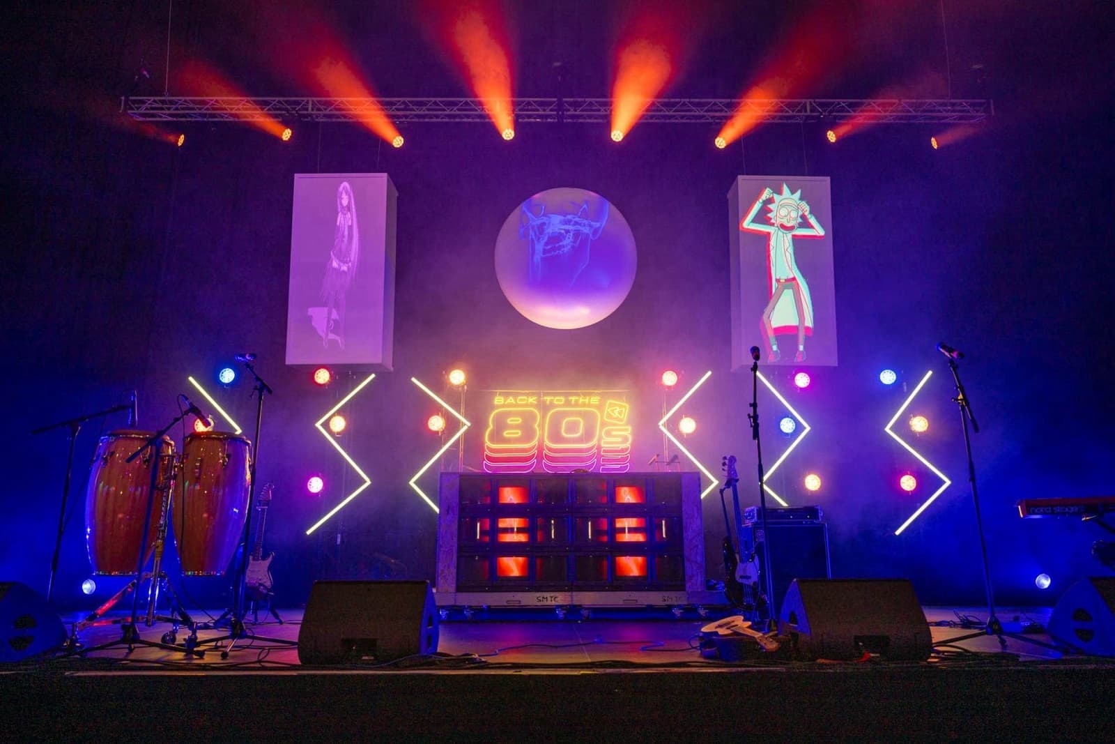 Scénographie néon Back to the 80's pour une soirée d'entreprise